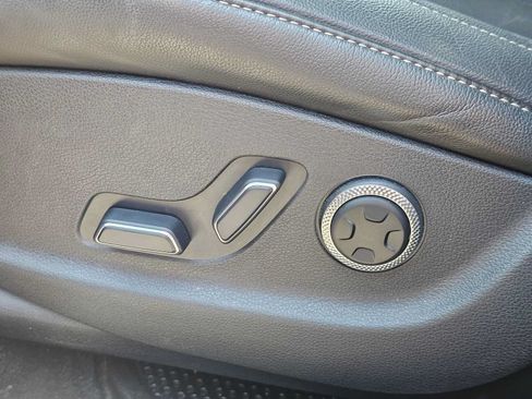 Used 2025 Genesis GV80 2.5T Standard AWD/4WD image 24