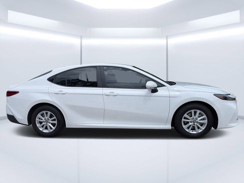 Used 2025 Toyota Camry LE FWD image 2