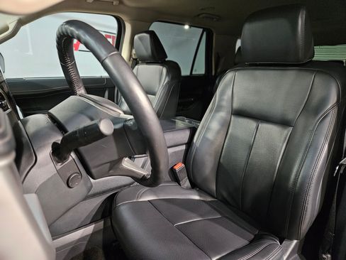 Used 2023 Ford Expedition Max XLT image 24