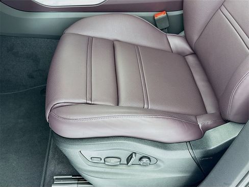 New 2025 Porsche Cayenne Coupe image 13