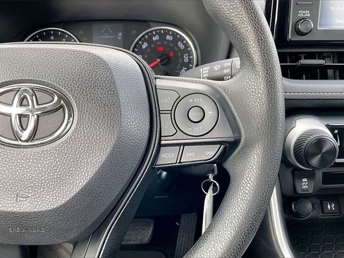 Used 2019 Toyota RAV4 LE image 11