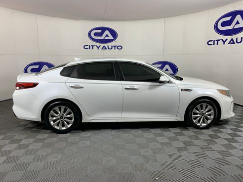 Used 2018 Kia Optima S image 2
