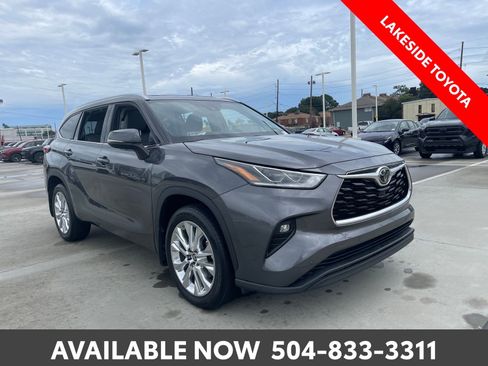 Used 2023 Toyota Highlander Limited FWD image 7