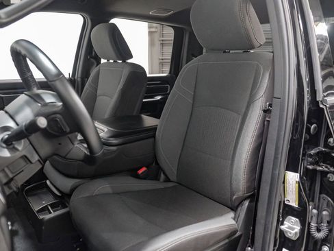 Used 2024 RAM 2500 Big Horn w/ Sport Appearance Package image 32