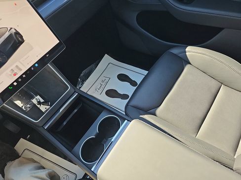 Used 2026 Tesla Model Y 2WD image 26