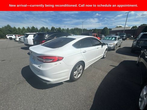 Used 2018 Ford Fusion SE w/ Fusion SE Technology Package FWD image 7