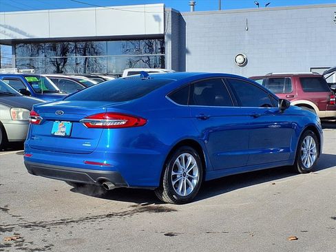 Used 2020 Ford Fusion SE image 2