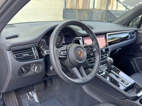 Used 2025 Porsche Macan AWD/4WD image 14