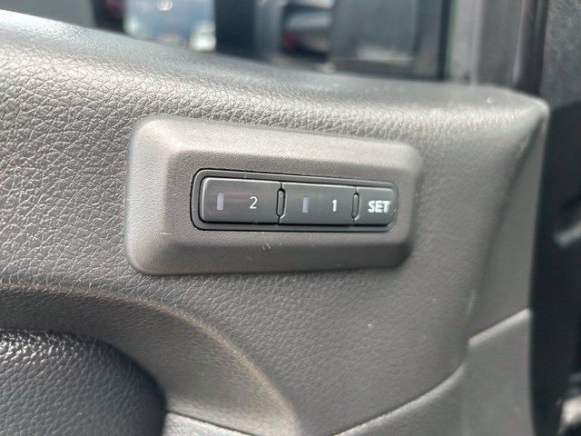 Used 2018 Nissan Titan SL w/ Chrome Package AWD/4WD image 30