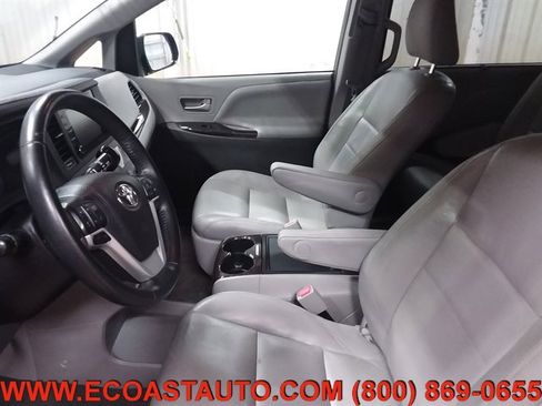 Used 2019 Toyota Sienna XLE image 10