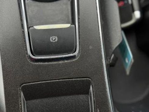 Used 2018 Ford Fusion SE w/ Equipment Group 201A image 17