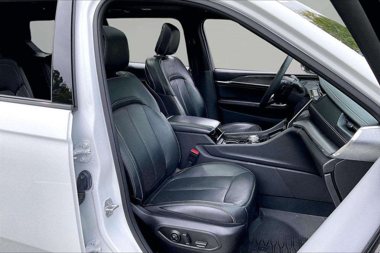 Certified 2023 Jeep Grand Cherokee L Overland AWD/4WD image 24