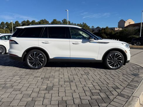 Used 2023 Lincoln Aviator Reserve w/ Equipment Group 201A image 8