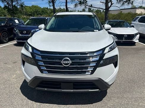 Certified 2026 Nissan Rogue SV FWD image 11