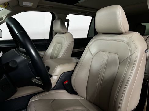 Used 2024 Ford Expedition Limited image 13