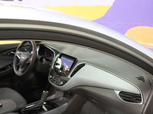 Used 2020 Chevrolet Malibu LS FWD image 12