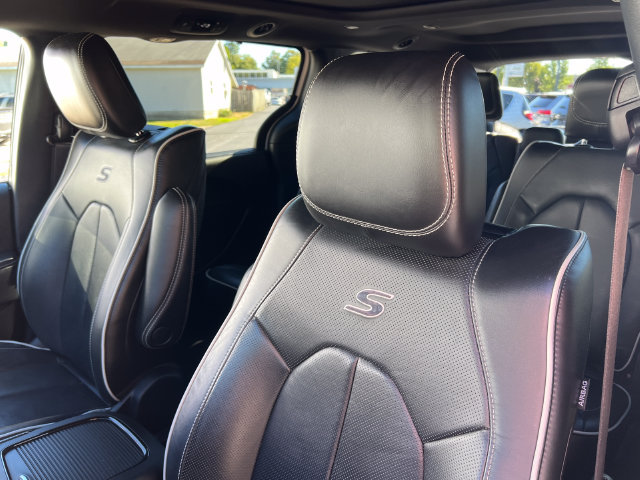 Used 2023 Chrysler Pacifica Limited w/ Uconnect Theater Family Group AWD/4WD image 15