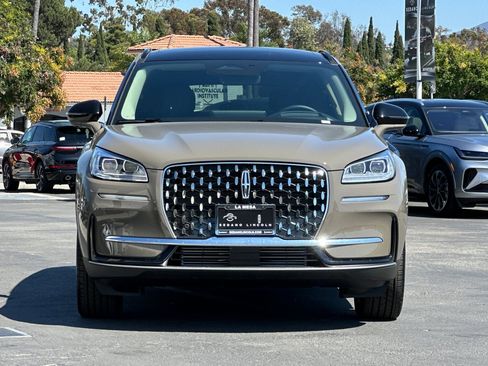 New 2025 Lincoln Corsair Reserve w/ Equipment Group 202A image 8