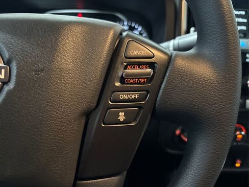 Used 2025 Nissan Frontier SV image 27