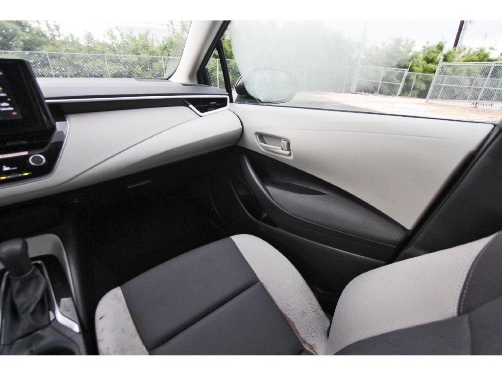 Used 2025 Toyota Corolla LE FWD image 11