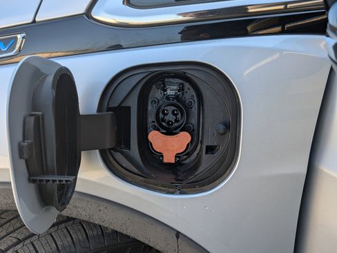 Used 2017 Chevrolet Bolt LT image 36