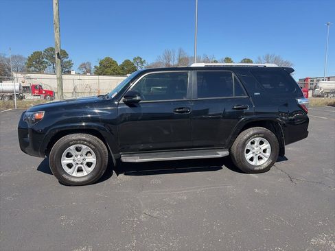 Used 2018 Toyota 4Runner SR5 Premium image 4