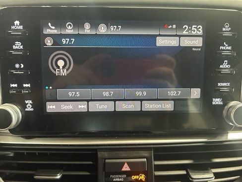 Used 2018 Honda Accord Touring image 6