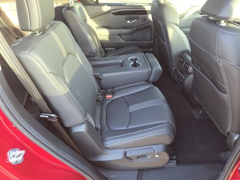 Used 2025 Honda Pilot EX-L image 19