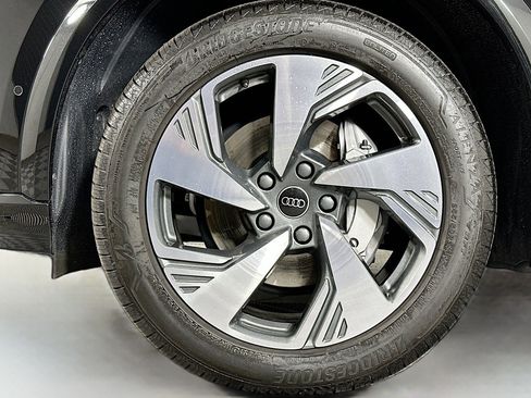 Used 2025 Audi Q6 e-tron Premium Plus w/ Premium Plus AWD/4WD image 11