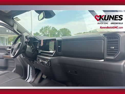 New 2025 GMC Sierra 2500 SLE image 40