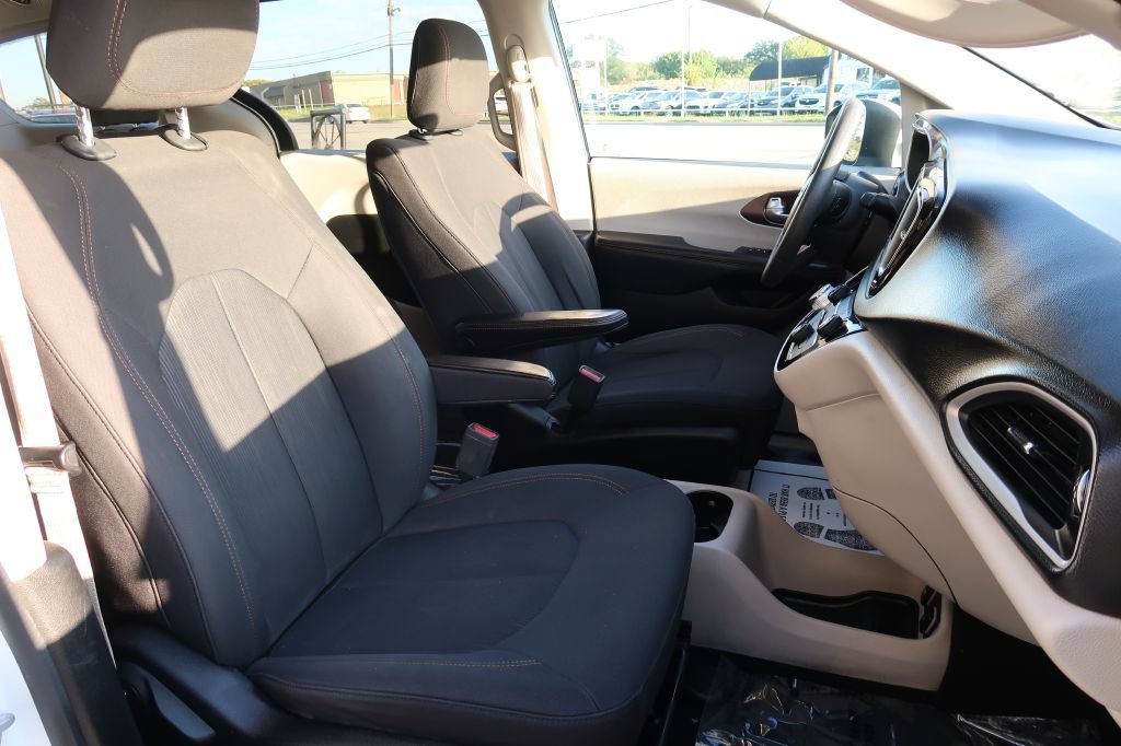 Used 2018 Chrysler Pacifica Touring w/ Security Group FWD image 10