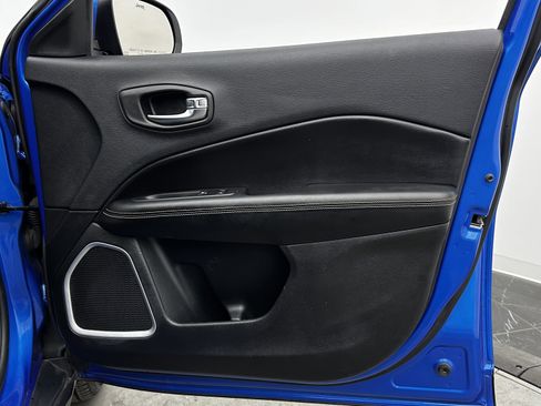 Used 2019 Jeep Compass Latitude w/ Cold Weather Group image 32