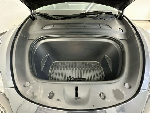 Used 2024 Tesla Model Y Long Range AWD/4WD image 34