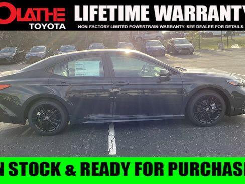 New 2026 Toyota Camry SE image 1