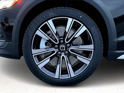 New 2026 Volvo V60 B5 Cross Country Ultra w/ Climate Package image 13