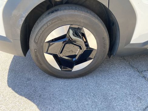 Used 2024 Kia EV9 Wind image 5