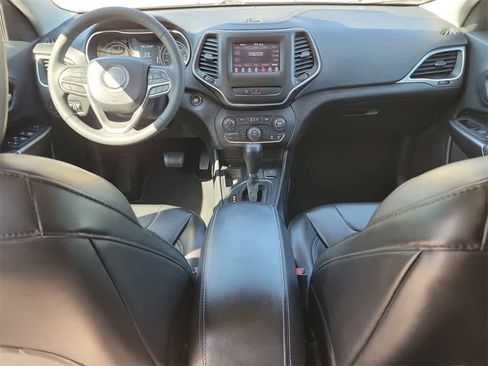 Used 2020 Jeep Cherokee Latitude Plus image 12