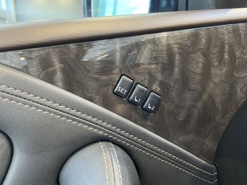 Used 2024 Nissan Armada Platinum w/ Captain's Chairs Package RWD image 15