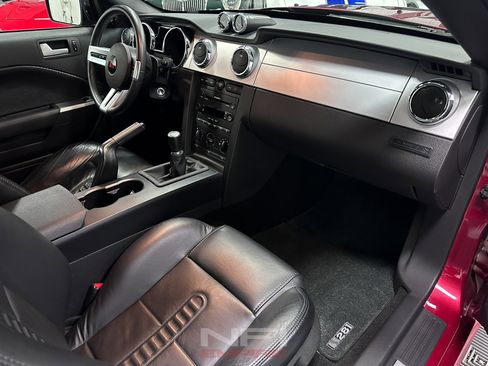 Used 2006 Ford Mustang GT Premium image 34