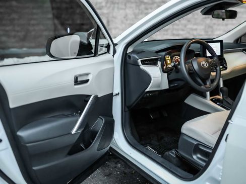 Certified 2023 Toyota Corolla Cross L image 24