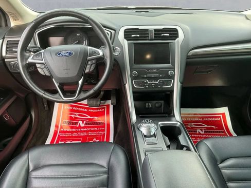 Used 2019 Ford Fusion SEL image 16