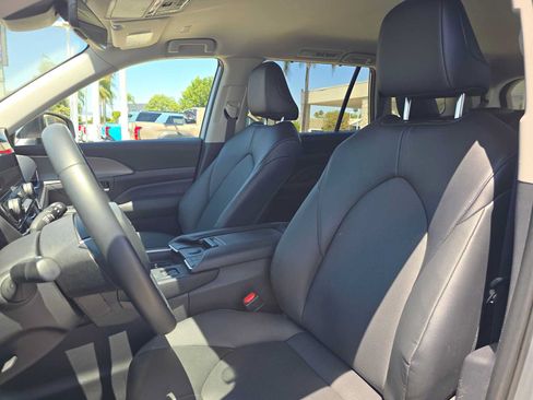 Certified 2026 Toyota Grand Highlander FWD image 24