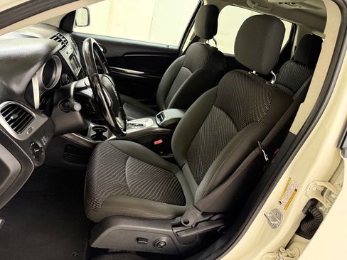 Used 2020 Dodge Journey SE w/ SE Popular Equipment Group image 39