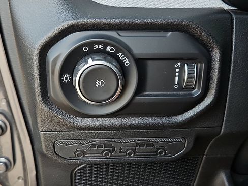 Used 2025 Jeep Wrangler Sport AWD/4WD image 22