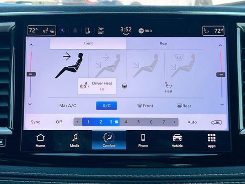 Used 2023 Chrysler Pacifica Touring FWD image 19