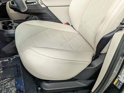 Certified 2025 BMW iX xDrive50 image 21