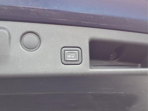 Used 2022 Chevrolet Equinox RS w/ RS Leather Package image 25