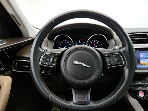 Used 2017 Jaguar F-PACE Prestige image 17