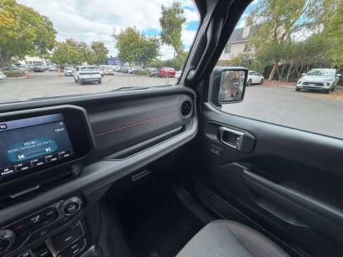 Used 2025 Jeep Wrangler Unlimited Rubicon AWD/4WD image 29