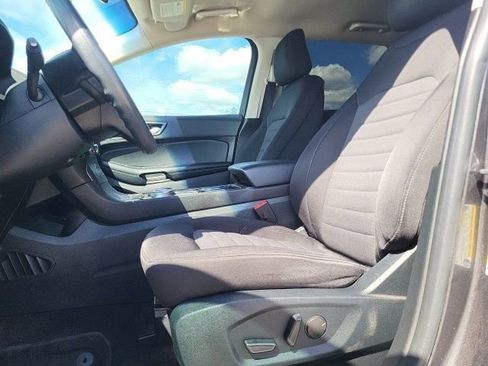 Used 2020 Ford Edge SE image 9